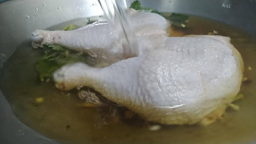 ไก่ต้มน้ำปลา